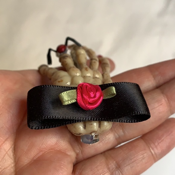 Skeleton hair clip with bow & black widow barrette - Picture 6 of 14